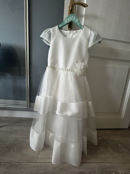 Платье рост 134-140см новое 15 тыс