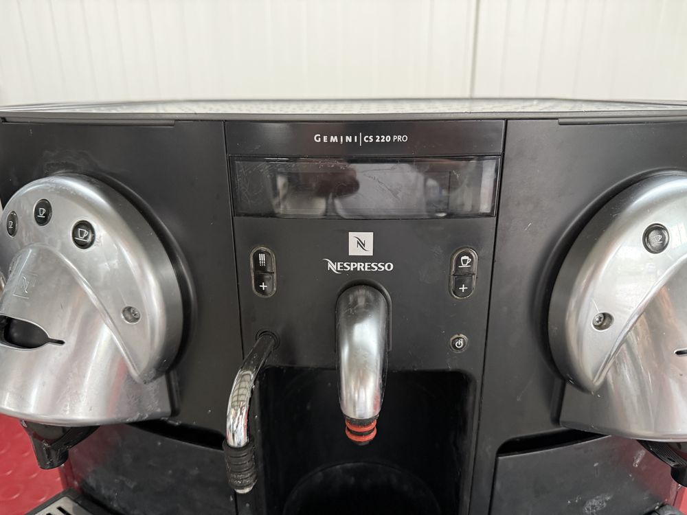 Пълен Кафеавтомат NESPRESSO Gemini CS220 Pro