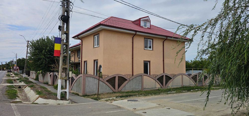 casa ,intra si traeste