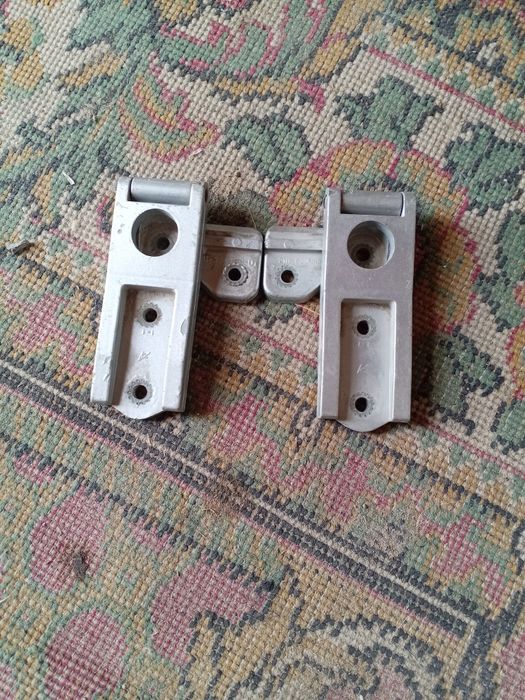 Петля  багажника ВАЗ 2111 универсал.