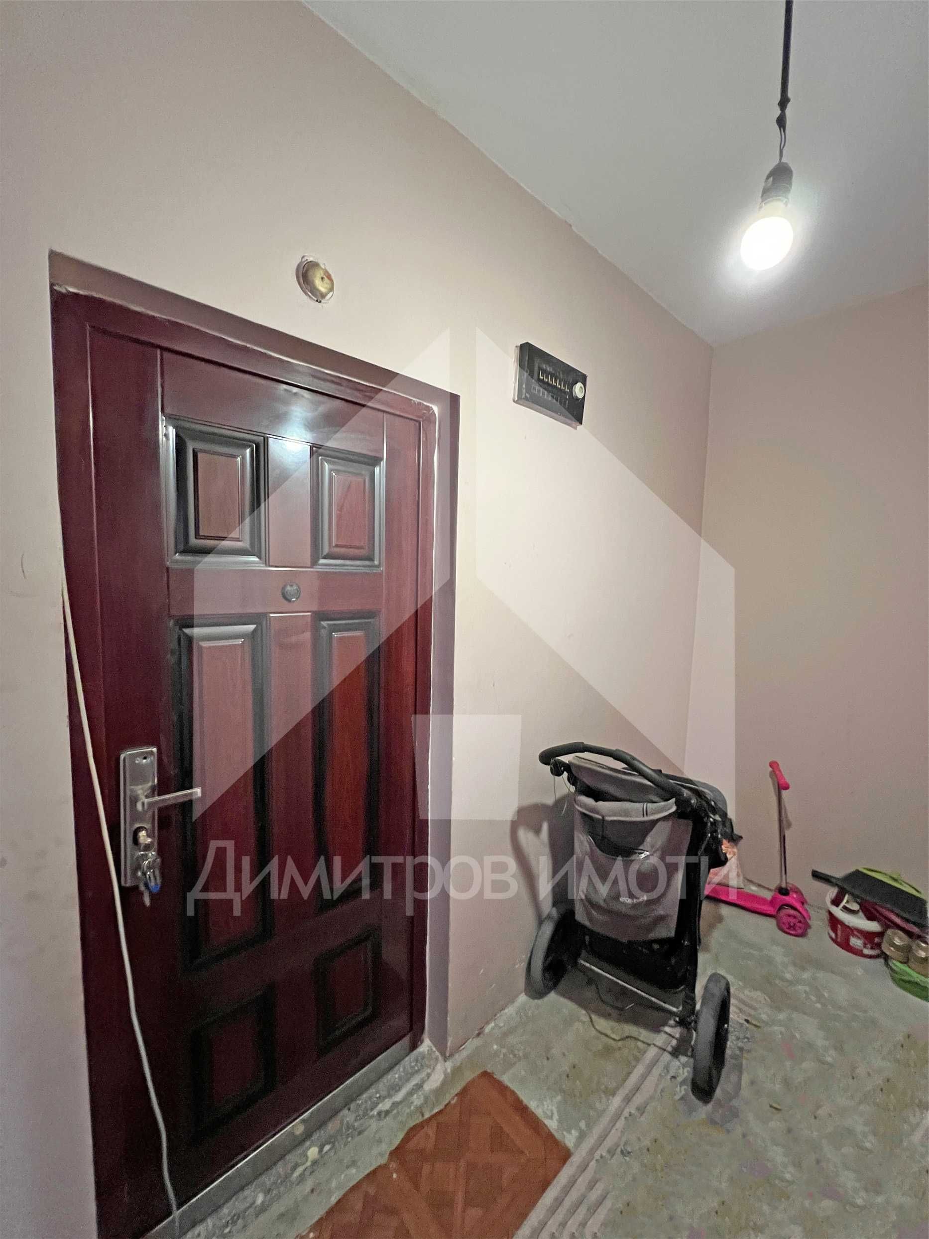 Продава ЕДНОСТАЕН апартамент тип гарсониера в гр. Нови пазар! Саниран!
