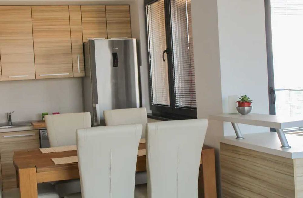 Дава се под наем Тристаен апартамент в Пловдив, Център - 93 кв.м за 408 € - Снимка #1