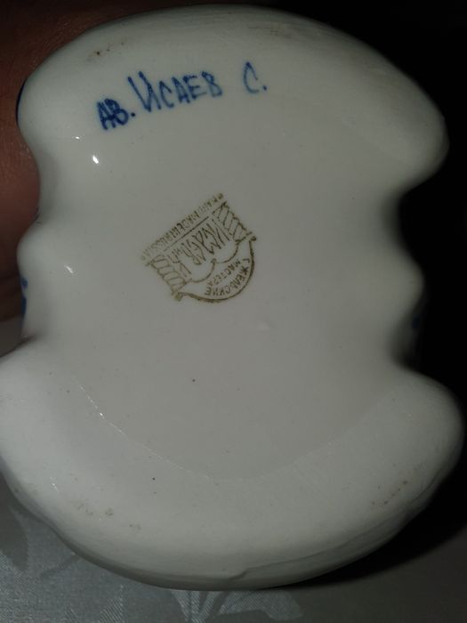 Продам сахарницу с ложкой гжель автора Исаева С.