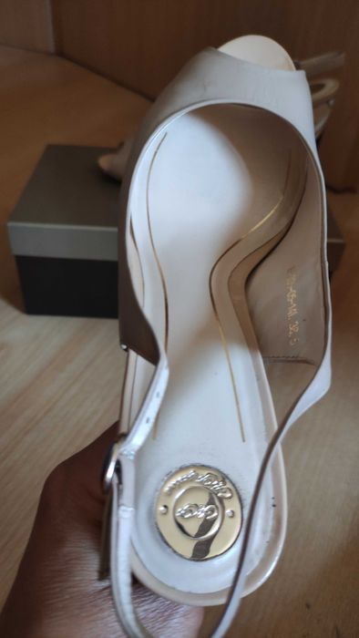 Sandale elegante cu bareta la spate