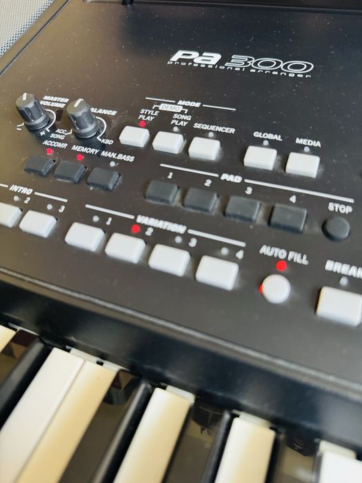 Korg PA300 folosita extrem de putin
