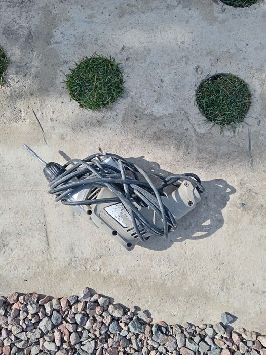 Шуруповёрт сотилади.