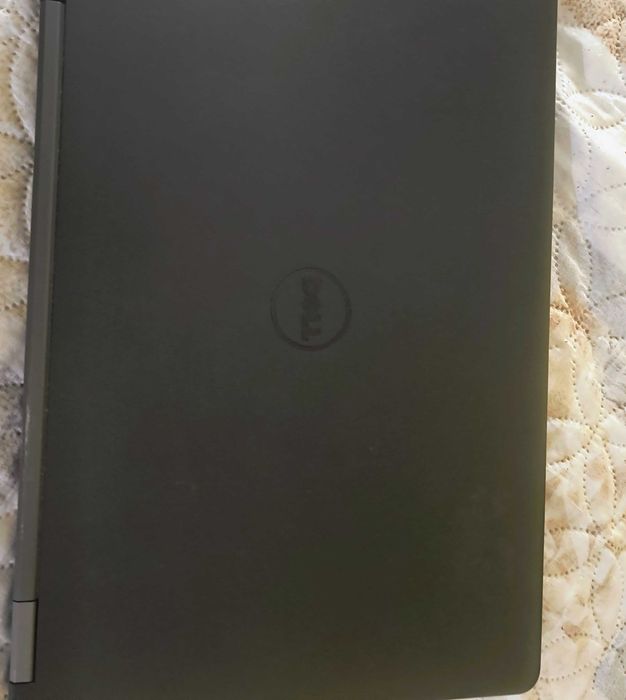 Продавам лаптоп Dell Latitude 5400