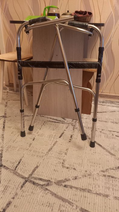 Продам взрослые  новые ходунки