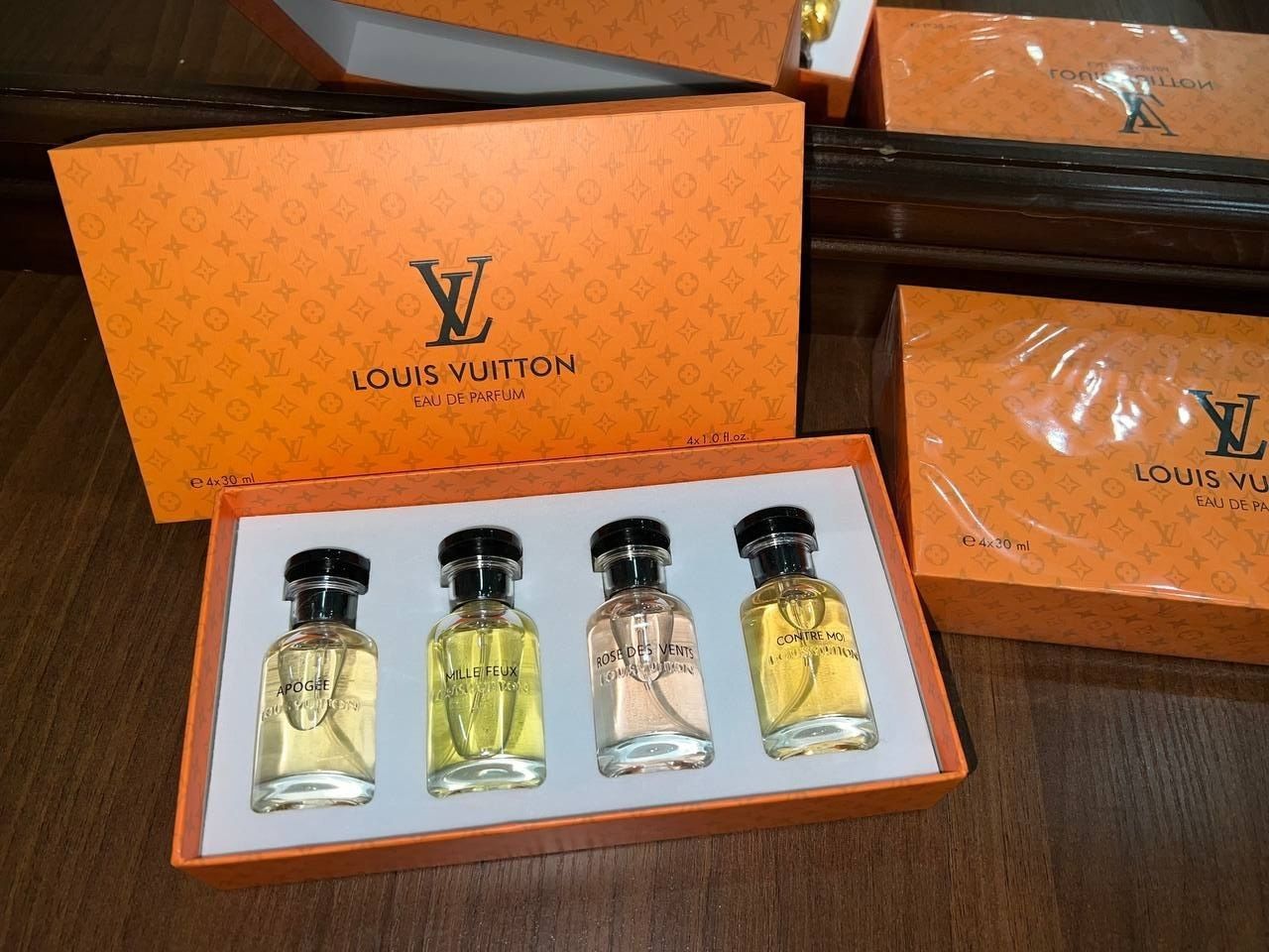 LOUIS Vuitton nabor.