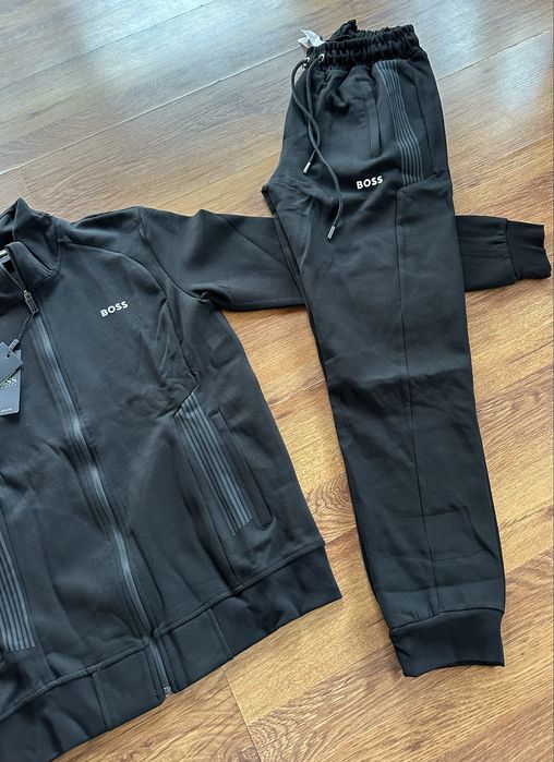 Мъжки,памучен,черен екип Hugo BOSS без качулка с гумирано лого