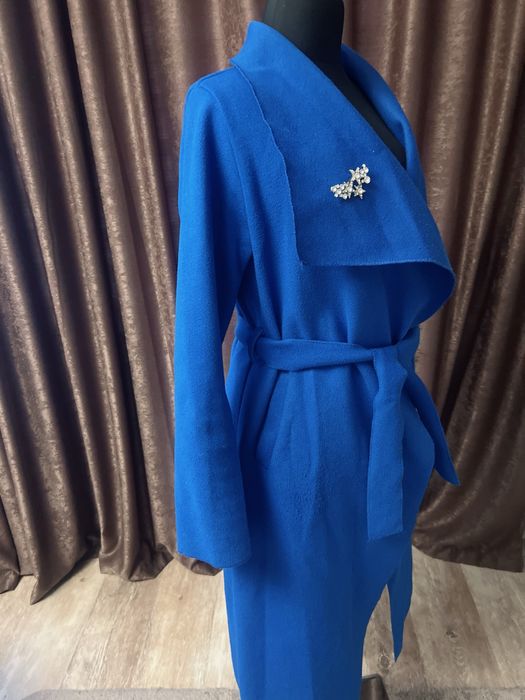 Дамско синьо палто с колан