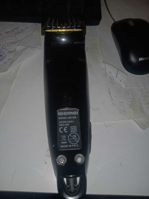 Mașina de tuns Igemei cu fir aproape noua