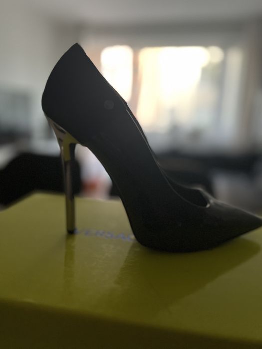 Черни обувки на ток Versace 39