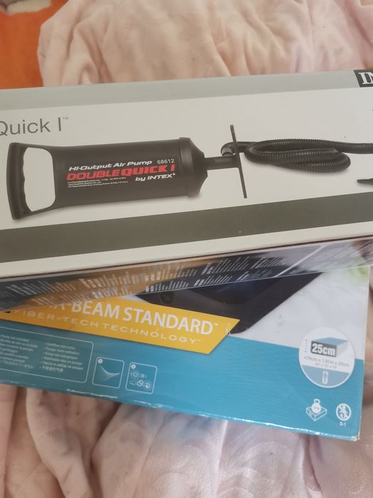 Saltea gonflabila cu pompa