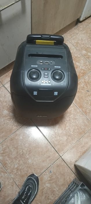 Vând boxe aproape noi