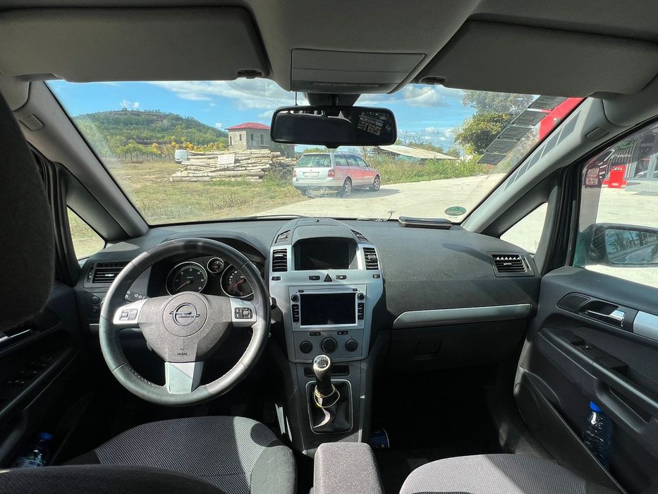 Vând Opel Zafira