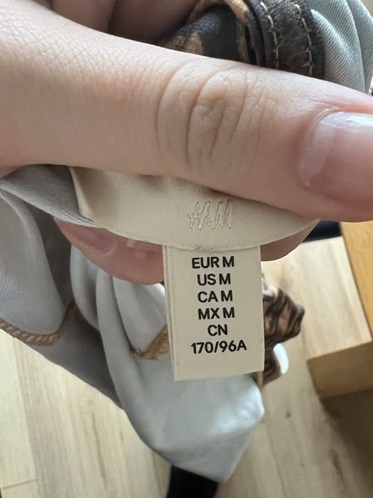 Rochie H&M cu imprimeu tigru, mărimea M