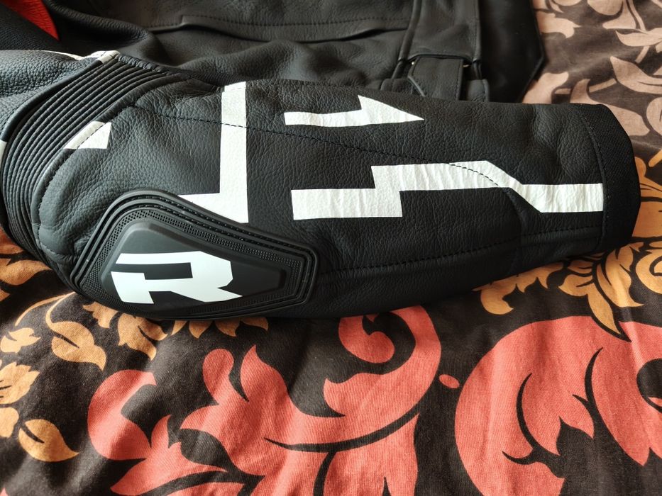 Кожено яке за мотор с гърбица Richa Stradale