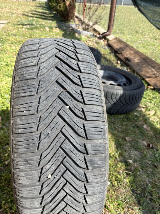 Vand 4 roti 205, 55, R16 jante otel cu cauciucuri de iarna Michelin Al