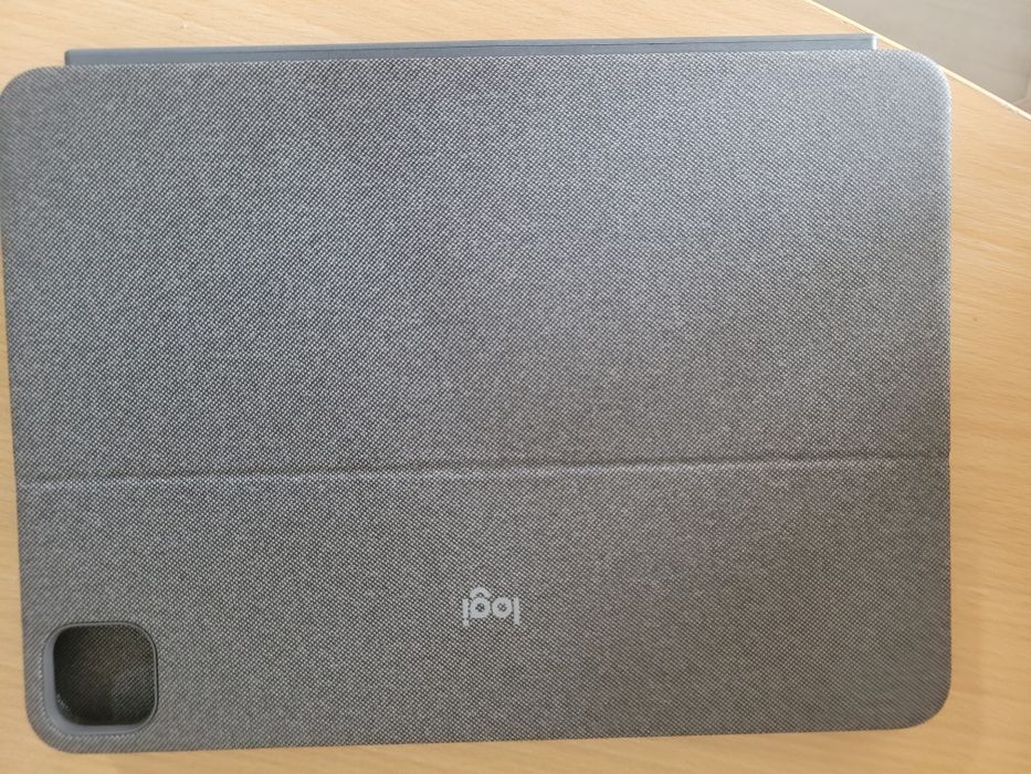 Чехол-клавиатура: logitech combo touch 11