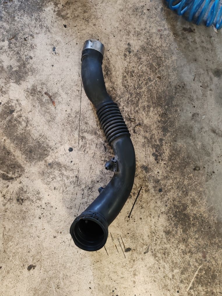 Продавам оригинален charge pipe за Bmw 335 F30 n55