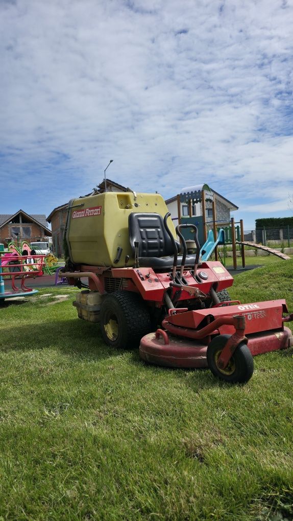 Tractor tuns iarba