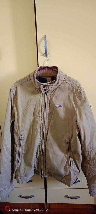 Vând Geaca napapijri M