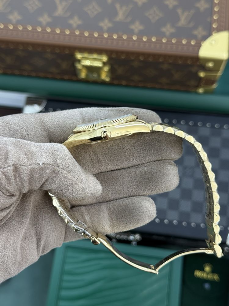 Rolex Day-Date Ombre Green ( Model 2025 )