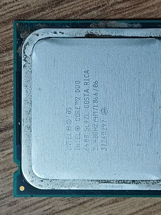 Procesor intel core 2 Duo 2,4 GHZ in stare buna