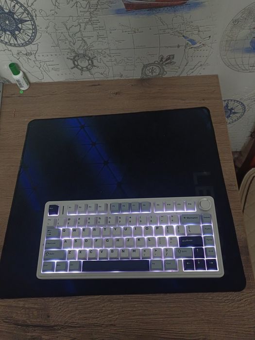 Продам клавиатуру aula f75