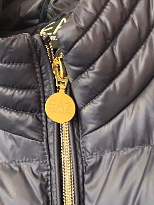 Пухено яке Armani размер С