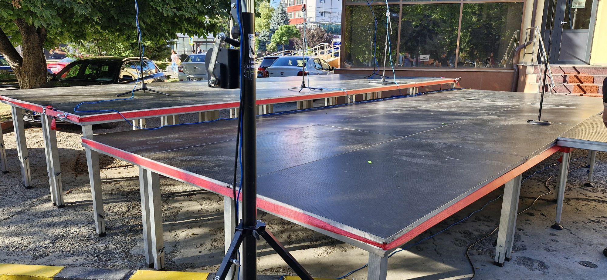 Închiriez podium scenă, de la 10 la 100 mp ,sonorizare,ecran led