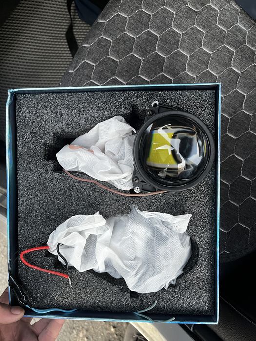 Би лед линзы в очень хорошим состояни