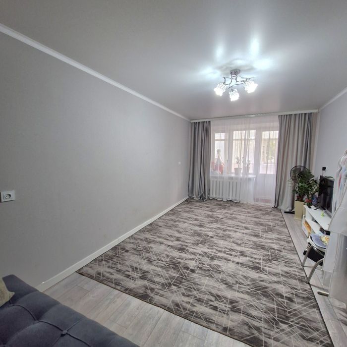 Продам однокомнатную квартиру на назарбаева на 2 этаже 1982 года