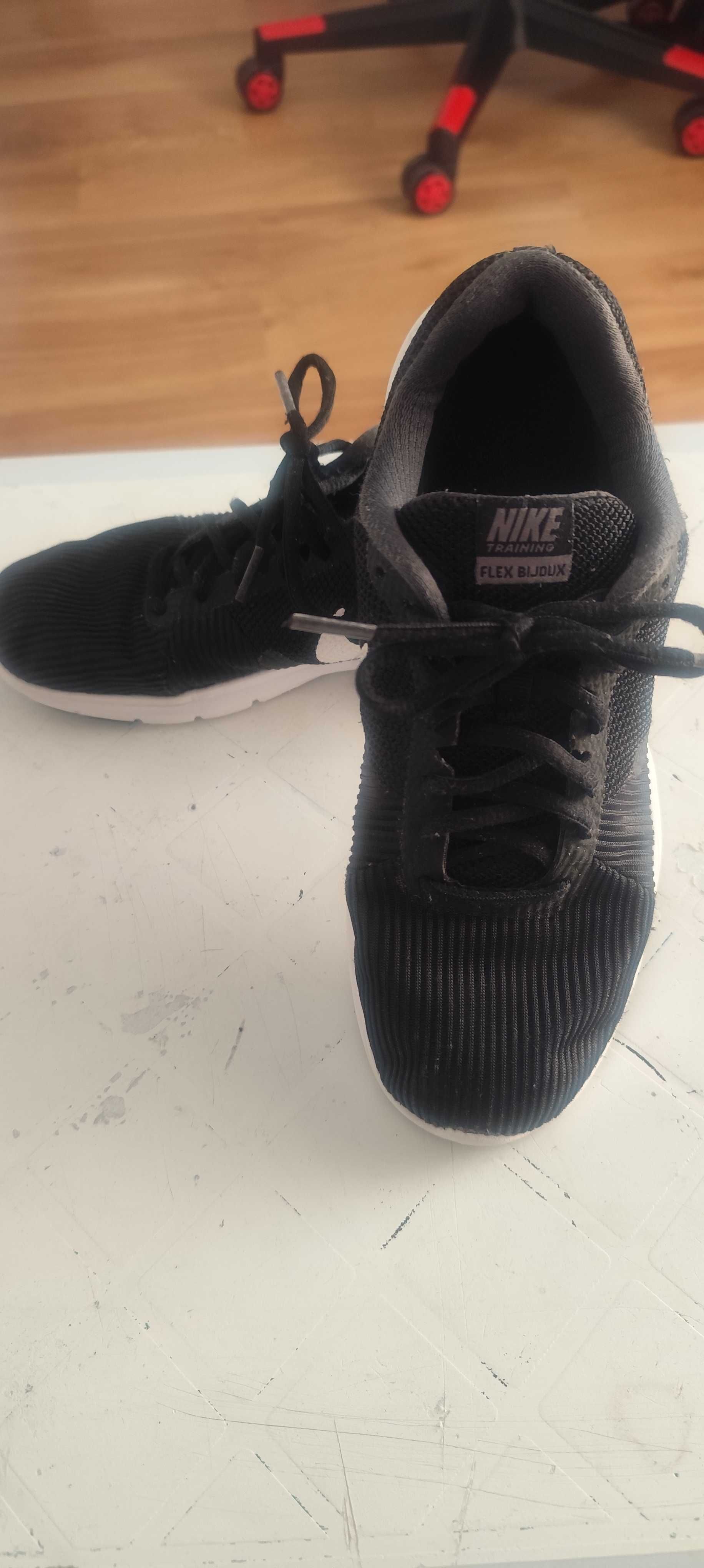 Маратонки Nike flex размер 38