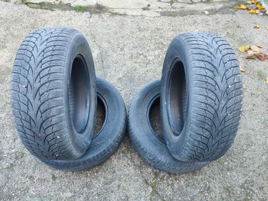 2 бр. 205/70/15 зимни гуми Nokian