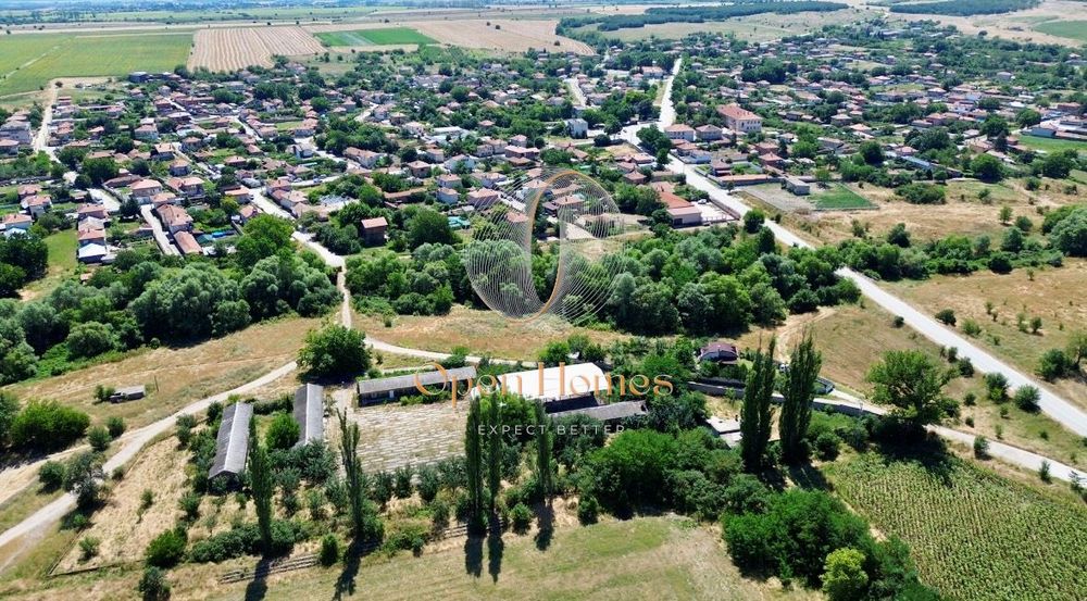 Бунгала, метална конструкция и 6 дка УПИ в Златовръх