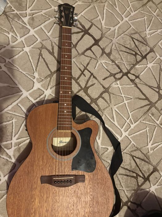 Chitara electro- acustica ibanez