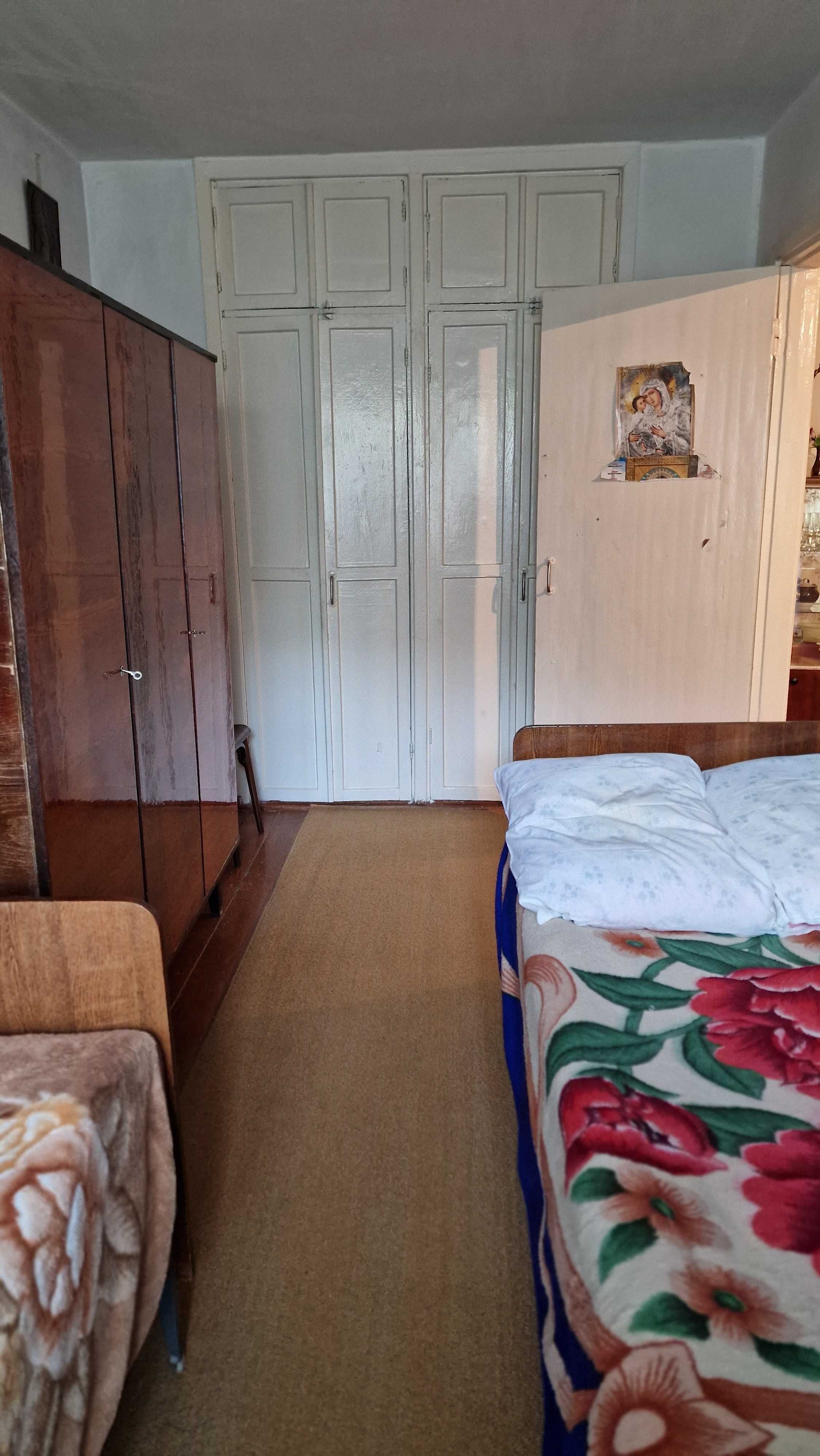 продам 2 комнатную  квартиру