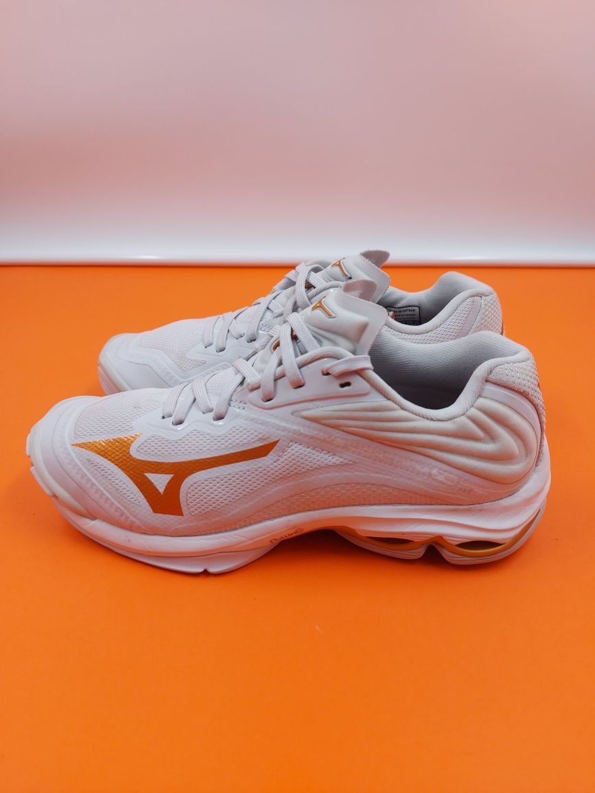 Mizuno Wave Lightning Z6 номер 37 Оригинални маратонки