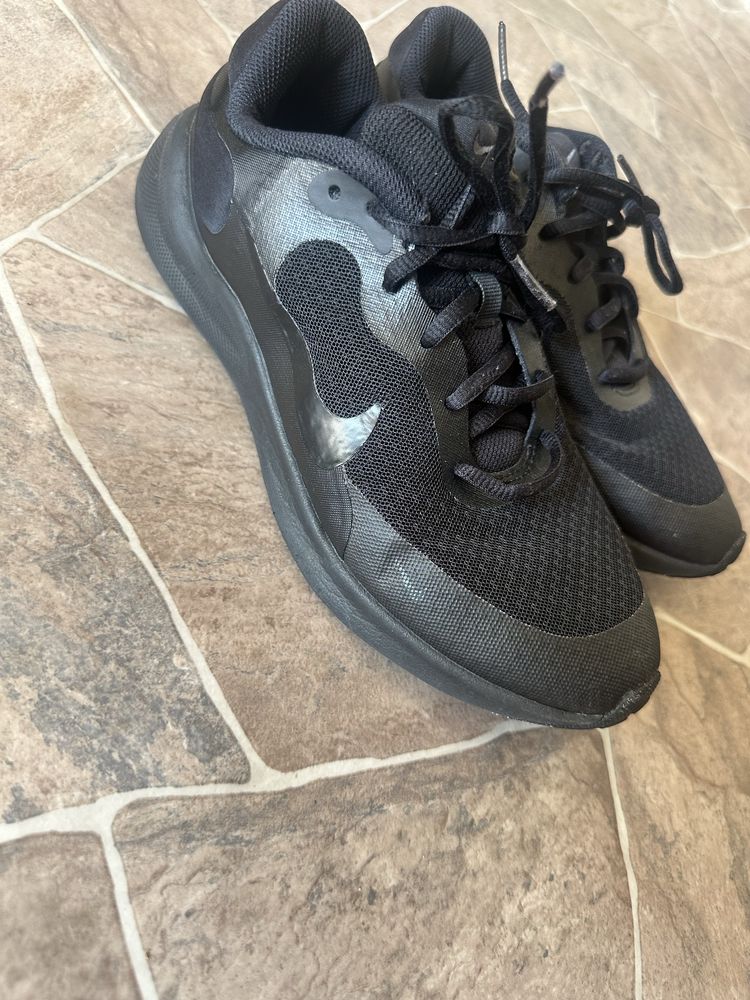Черни обувки Nike 39 номер