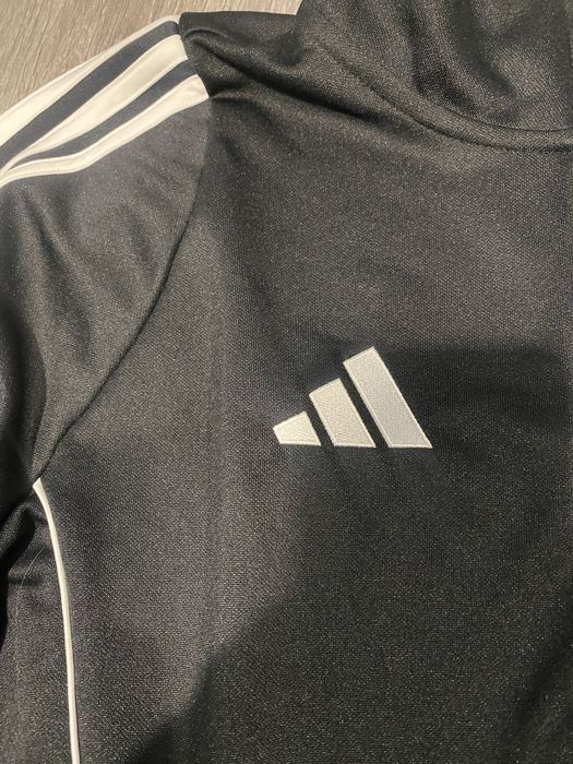 Adidas гронище с етикет Л размер