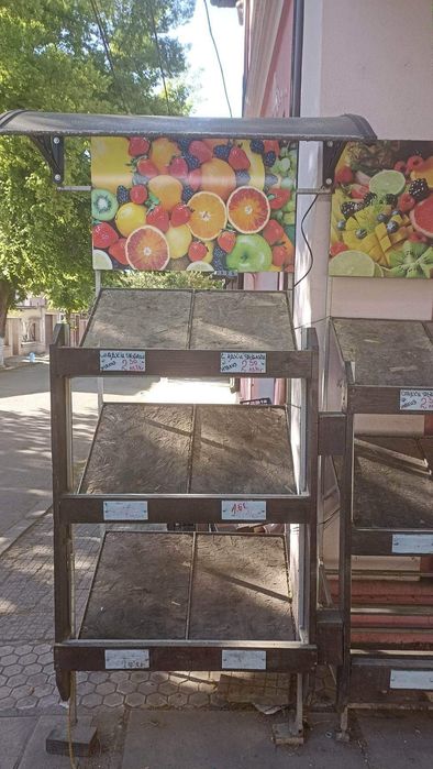 Метални стелажи за плодове и зеленчуци