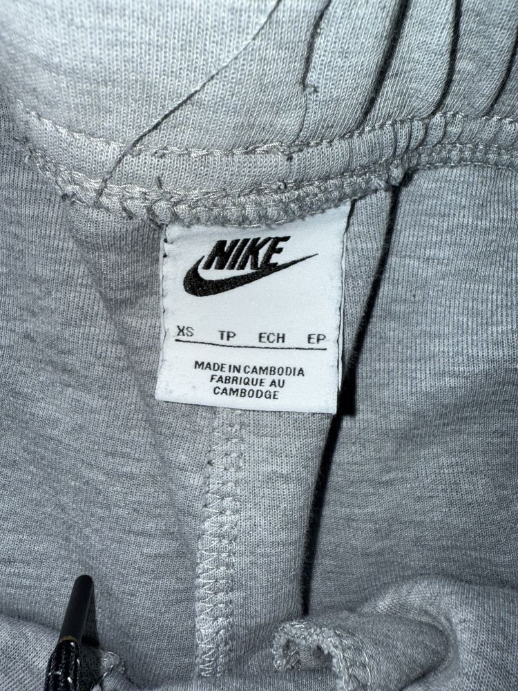 Nike Tech Fleece долнище XS