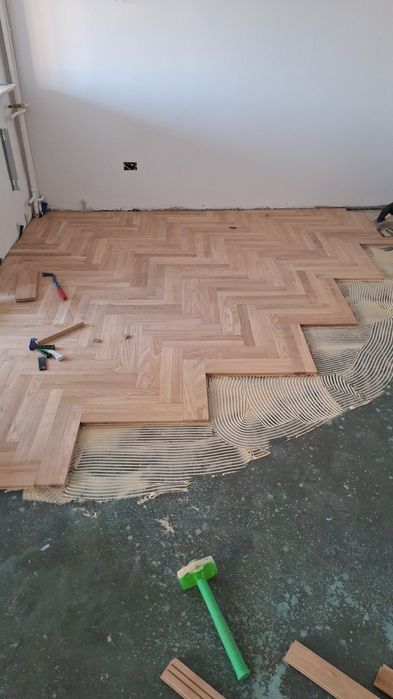 Raschetare parchet Montaj recondiționare șlefuire rașchetare parchet