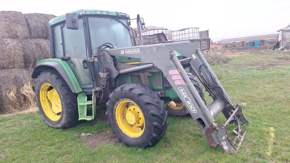 Încărcător John Deere 6110