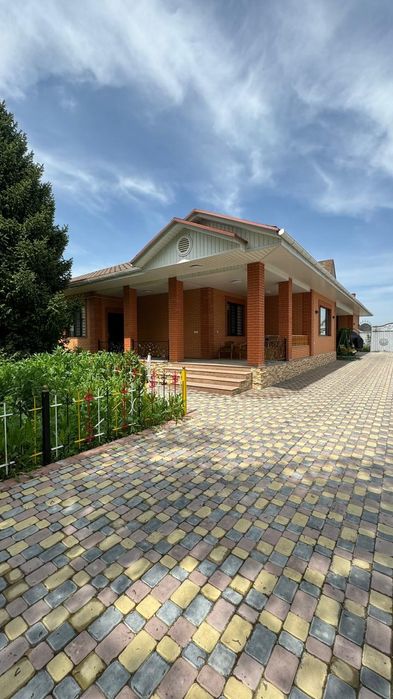 Сдаётся семейной паре полностью мебелированный дом