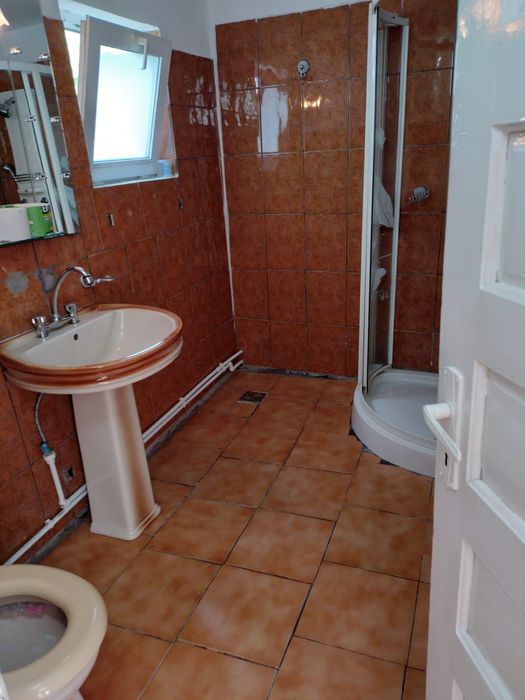 Închiriez casă comuna banana sat slatioarele aleea piscu bădești nr 10