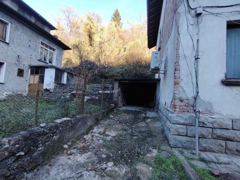 Къща и магазин в Тетевен !