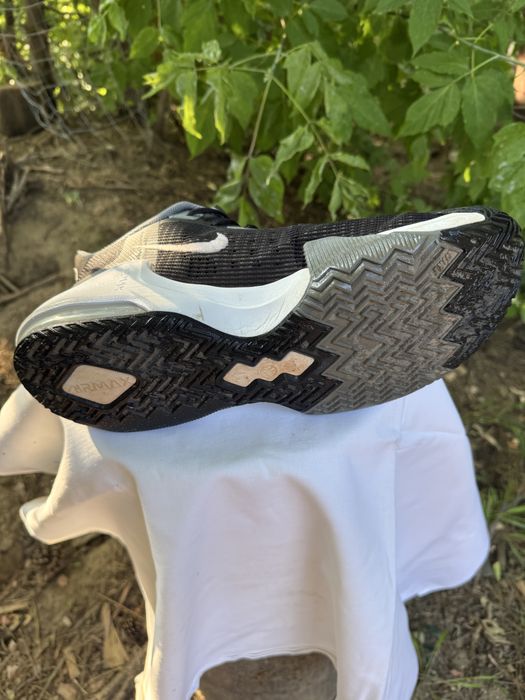 Nike Air Max marime 46, pentru tenis de camp